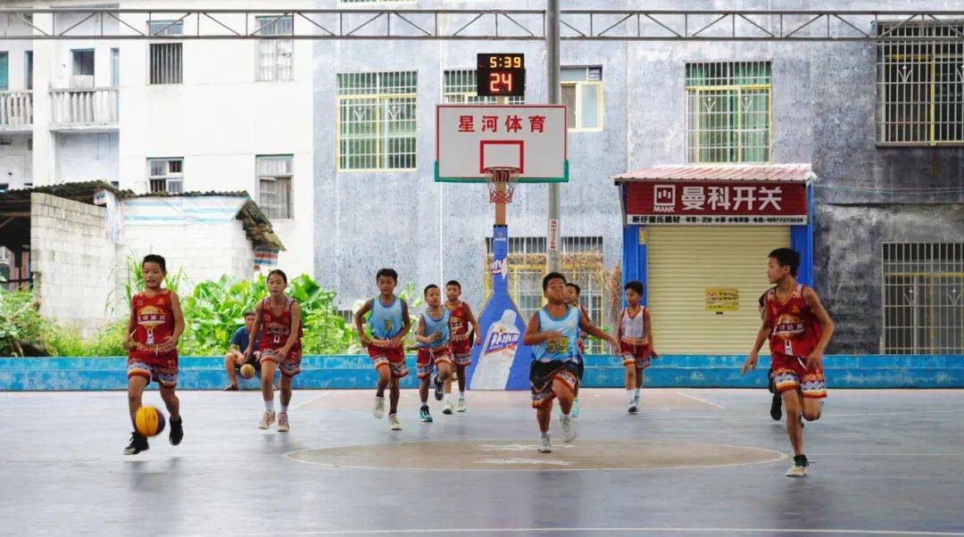 包含竞技场上的风起云涌,球员们斗志昂扬的词条 包含竞技场上的风起云涌,球员们斗志昂扬的词条