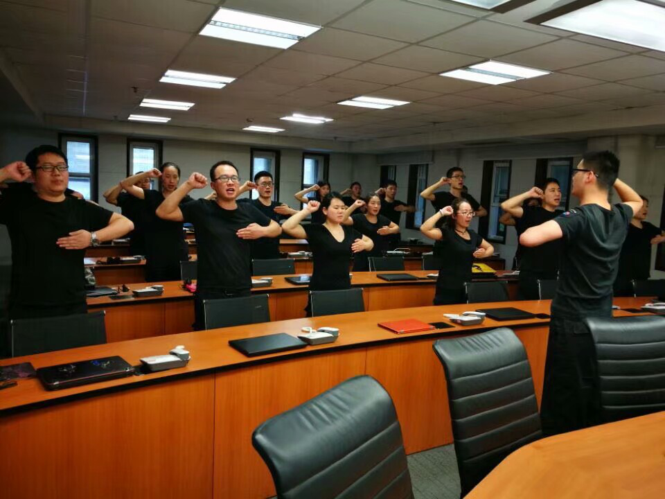 关于开拓者队长突围领队为球队带来团结力量的信息 关于开拓者队长突围领队为球队带来团结力量的信息