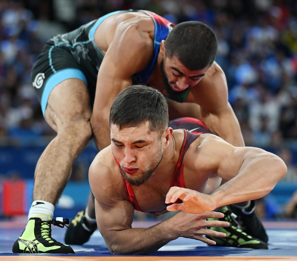 摔跤比赛中,土耳其选手取得胜利 摔跤比赛中,土耳其选手取得胜利