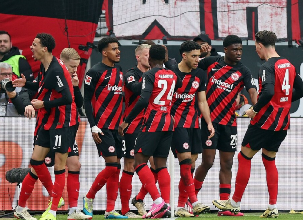 法兰克福足球队在国内联赛中击败对手