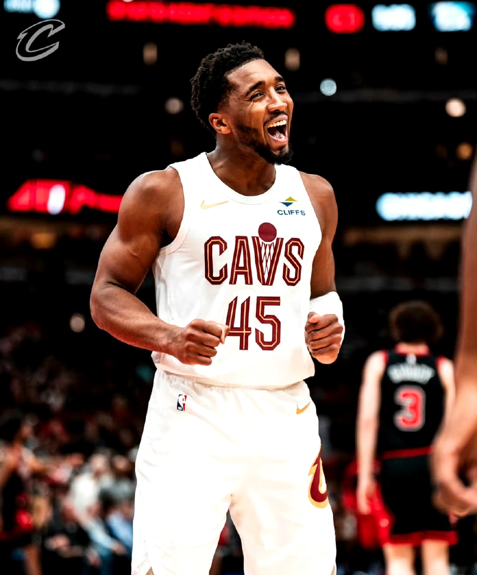 太阳逆转鹈鹕,米切尔高光表现 太阳逆转鹈鹕,米切尔高光表现