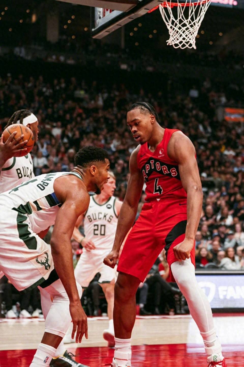 雄鹿翻盘猛龙,福克斯高光表现 雄鹿翻盘猛龙,福克斯高光表现