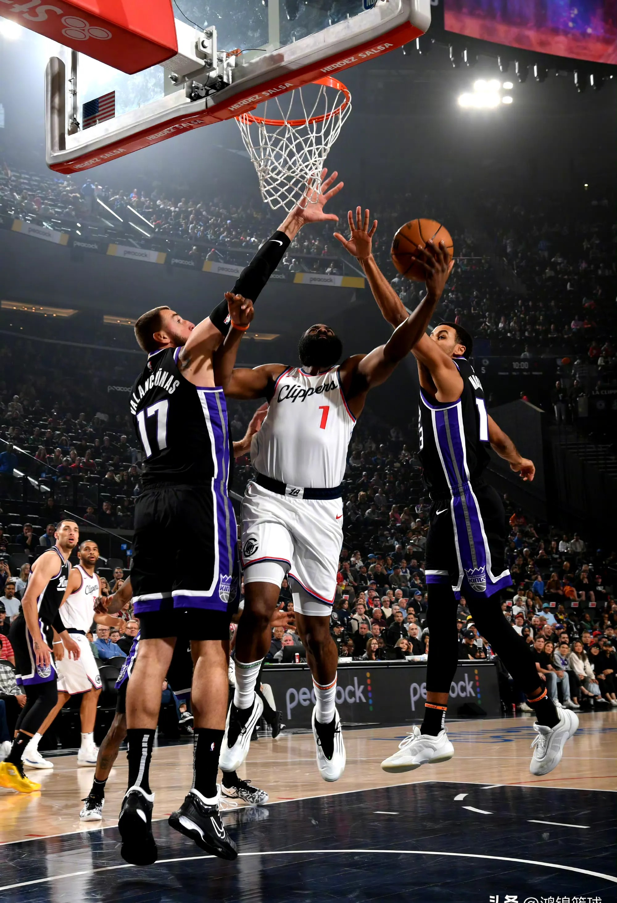 灰熊翻盘步行者，哈登带队取胜