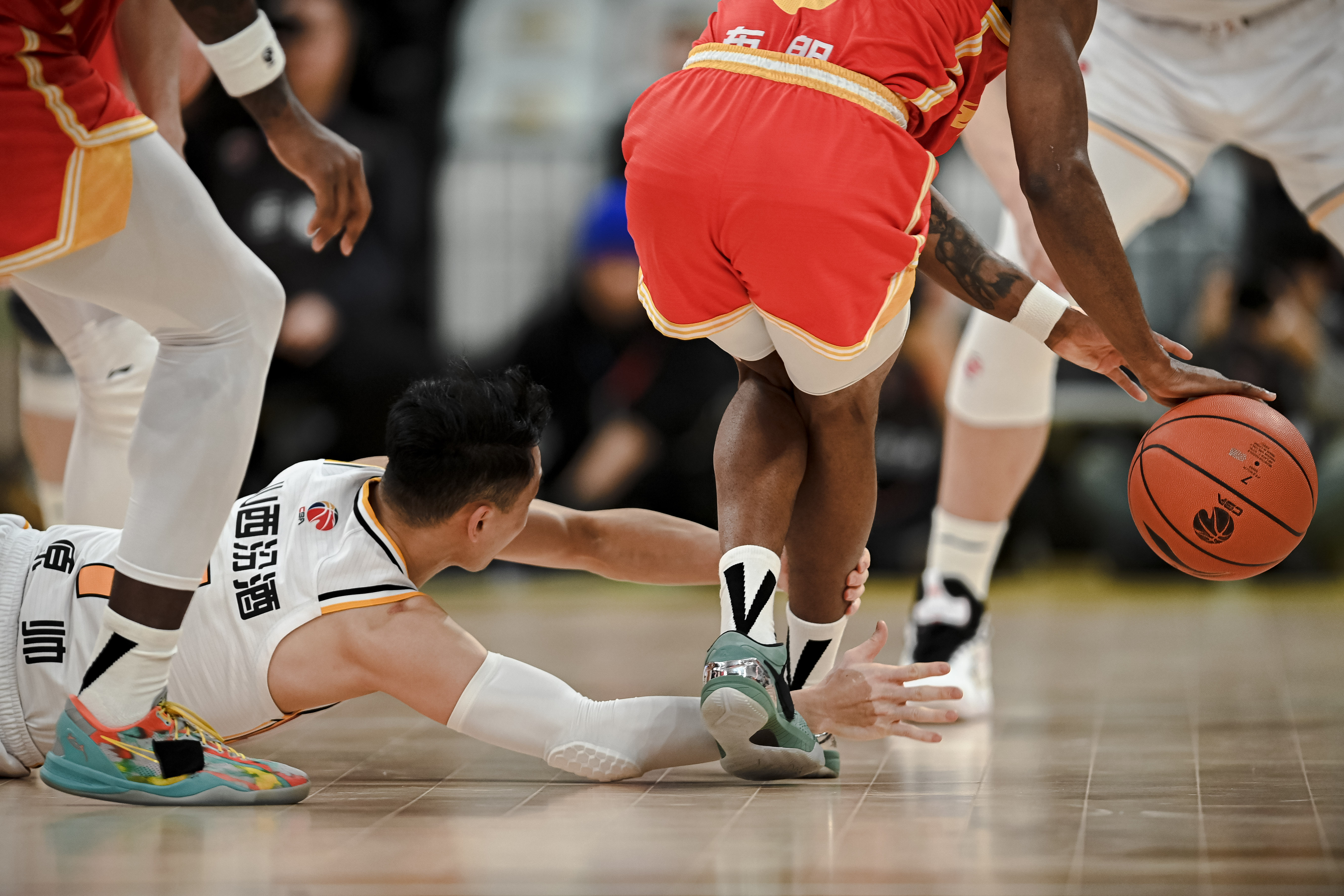 江苏队绝杀浙江队，约基奇点燃赛场